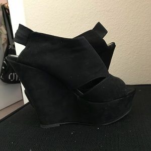 Black wedges